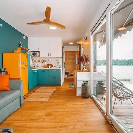 Costa Del Kryspi Całoroczne Na Wodzie Apartament *
