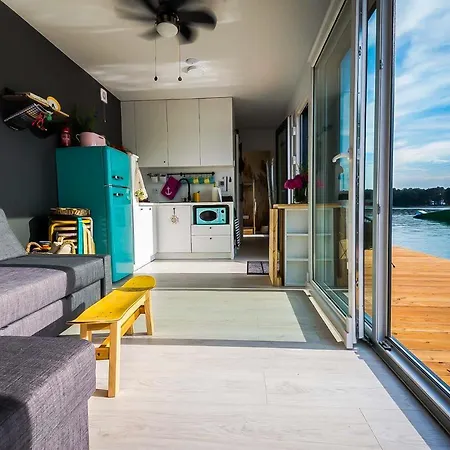 Costa Del Kryspi Całoroczne Na Wodzie Apartament *