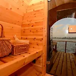 Costa Del Kryspi Caloroczne Na Wodzie 아파트