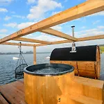 Costa Del Kryspi Caloroczne Na Wodzie Cholerzyn