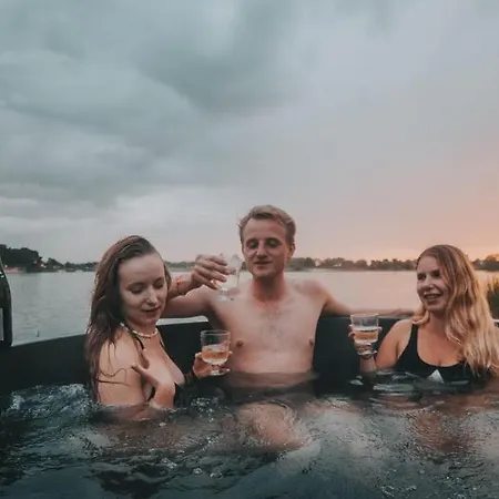 Costa Del Kryspi Caloroczne Na Wodzie *