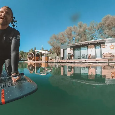 Costa Del Kryspi Caloroczne Na Wodzie شقة *