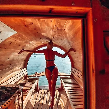 Costa Del Kryspi Caloroczne Na Wodzie * Cholerzyn